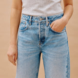 Relaxed Boyfriend Jeans in Light Wash