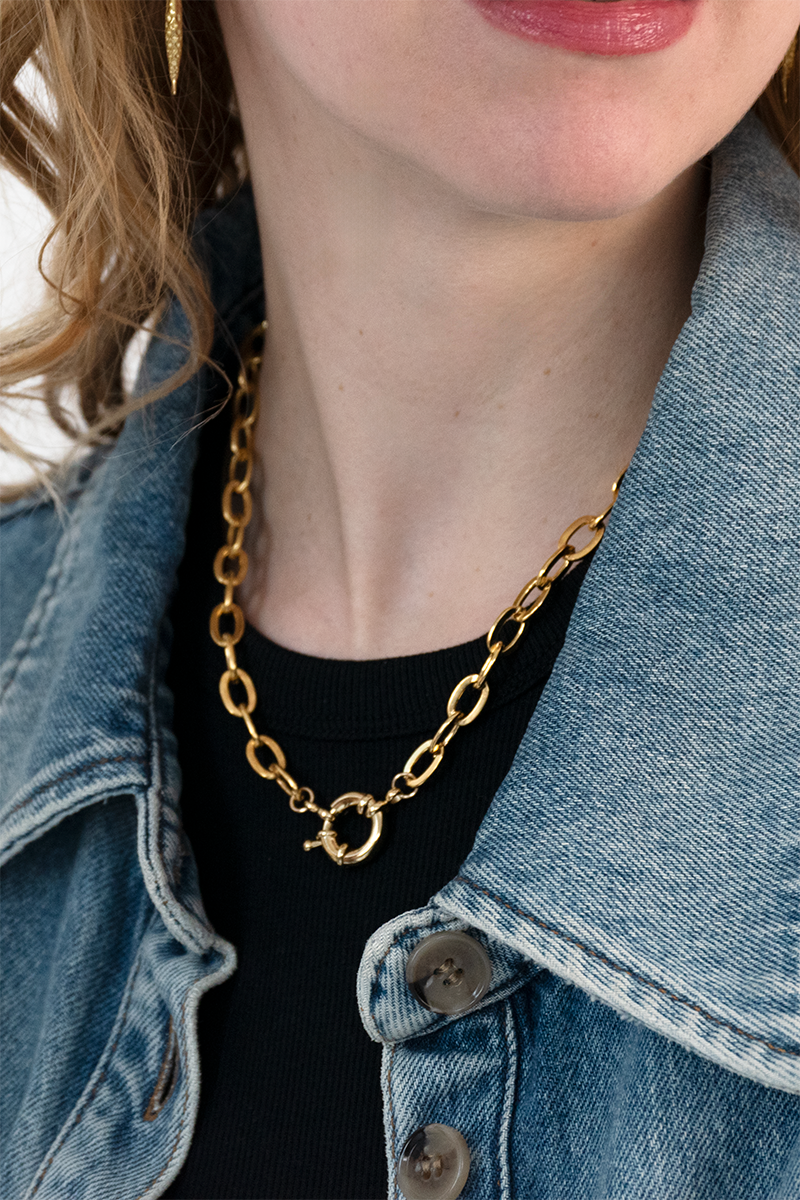 Elegant gold plated chunky chain necklace featuring a statement front clasp.