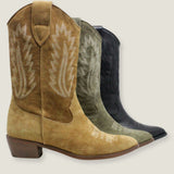 embroidery detail – alternate view