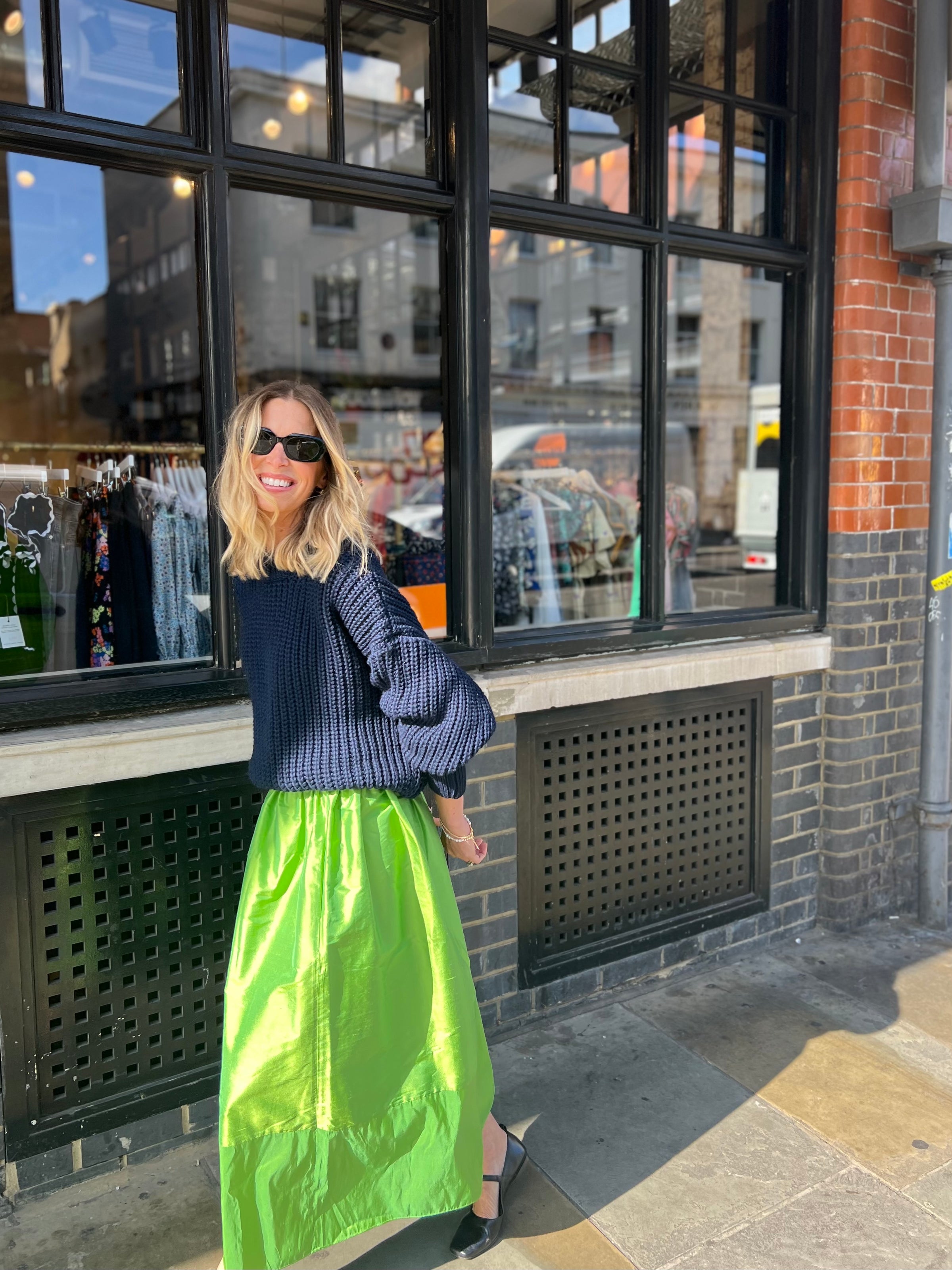 Green maxi 2024 skirt street style