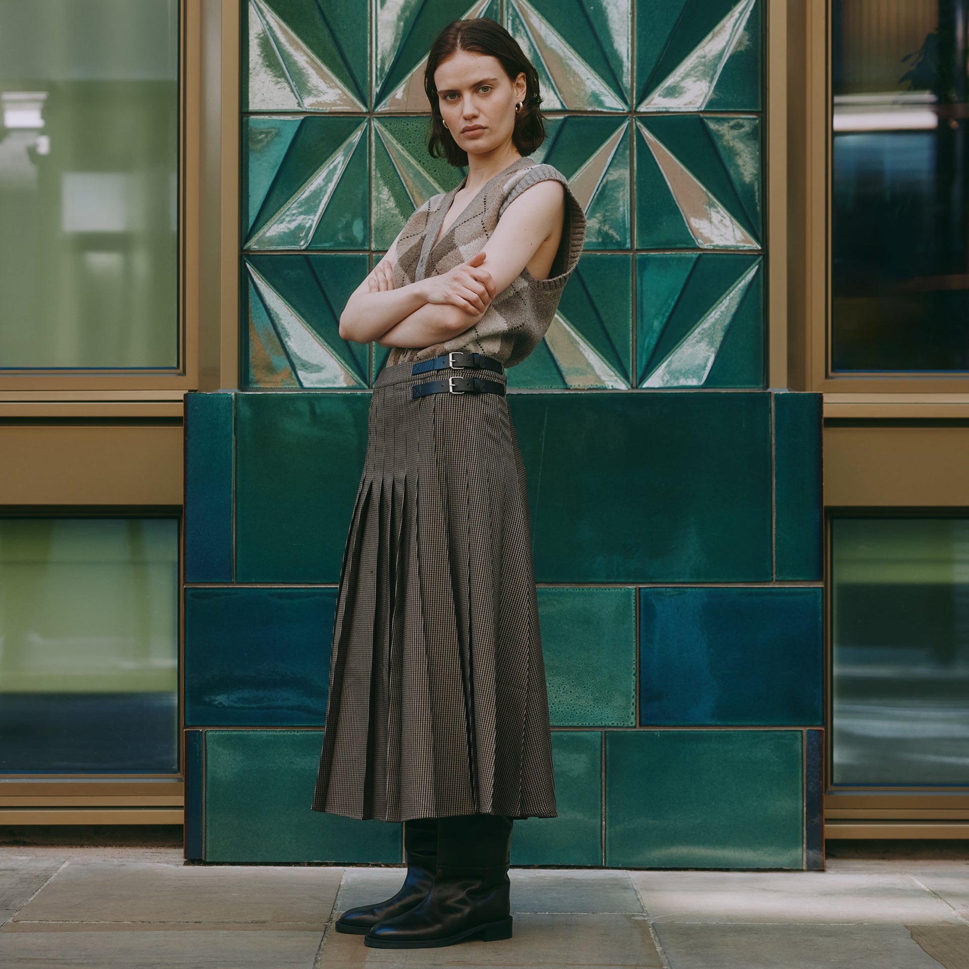 Krishna Consciousness Black Glitter Pleated Midi Skirt فروشگاه‬