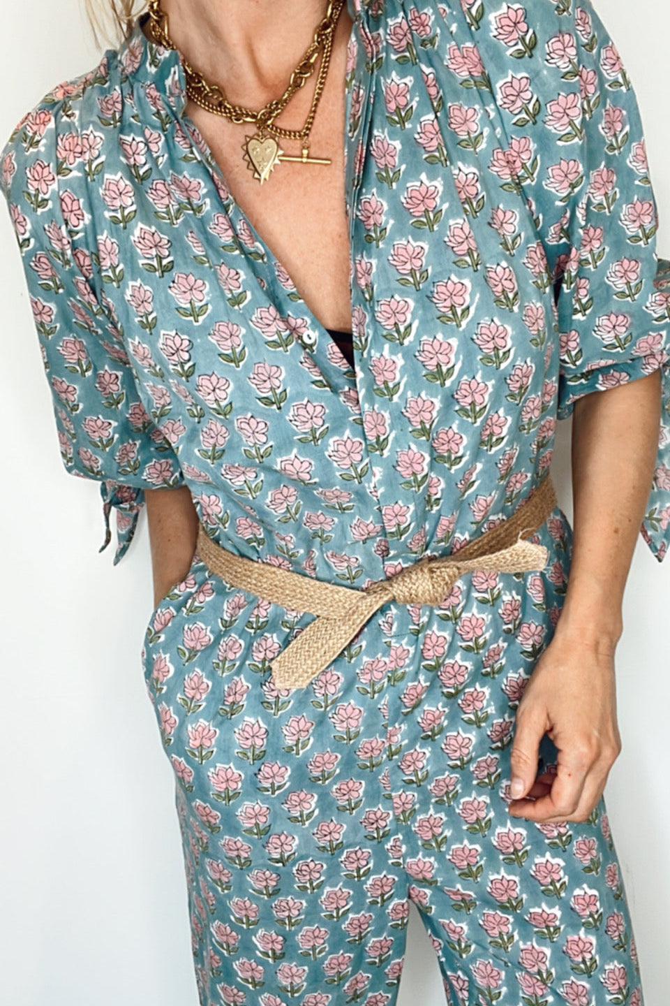 Tie cuffs and balloon sleeves highlight the elegant design of this blue jumpsuit.