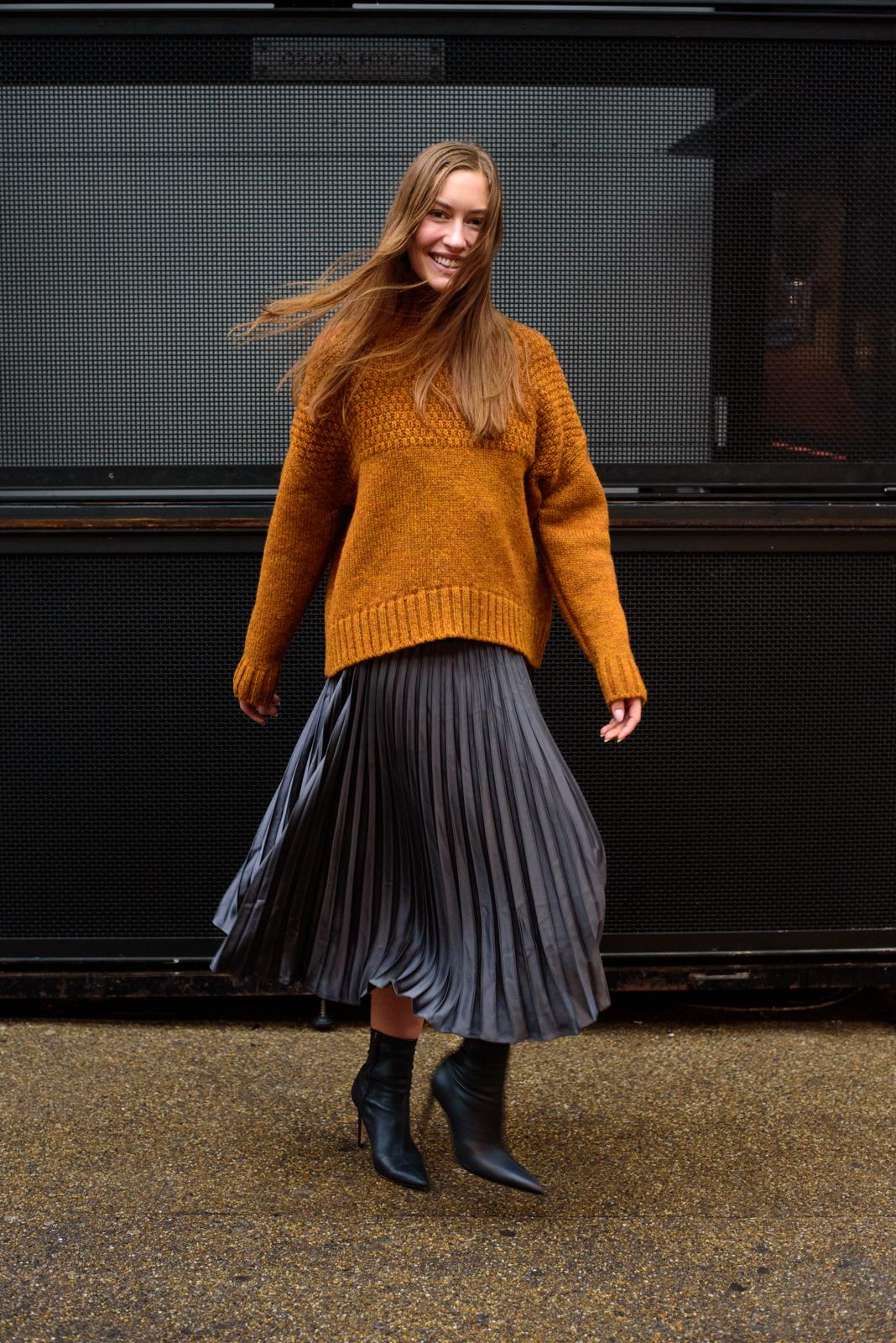 Grey pleated outlet skirt satin