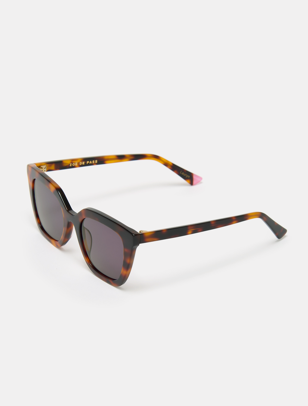 Tortoise shell glasses with classic frame and stylish tortoiseshell pattern.