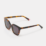Tortoise shell glasses with classic frame and stylish tortoiseshell pattern.