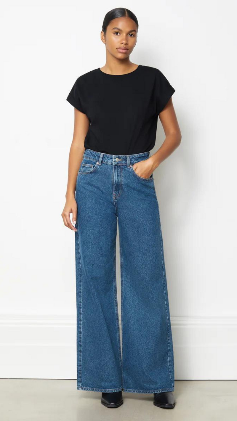 Full length wide leg blue jeans by Albaray