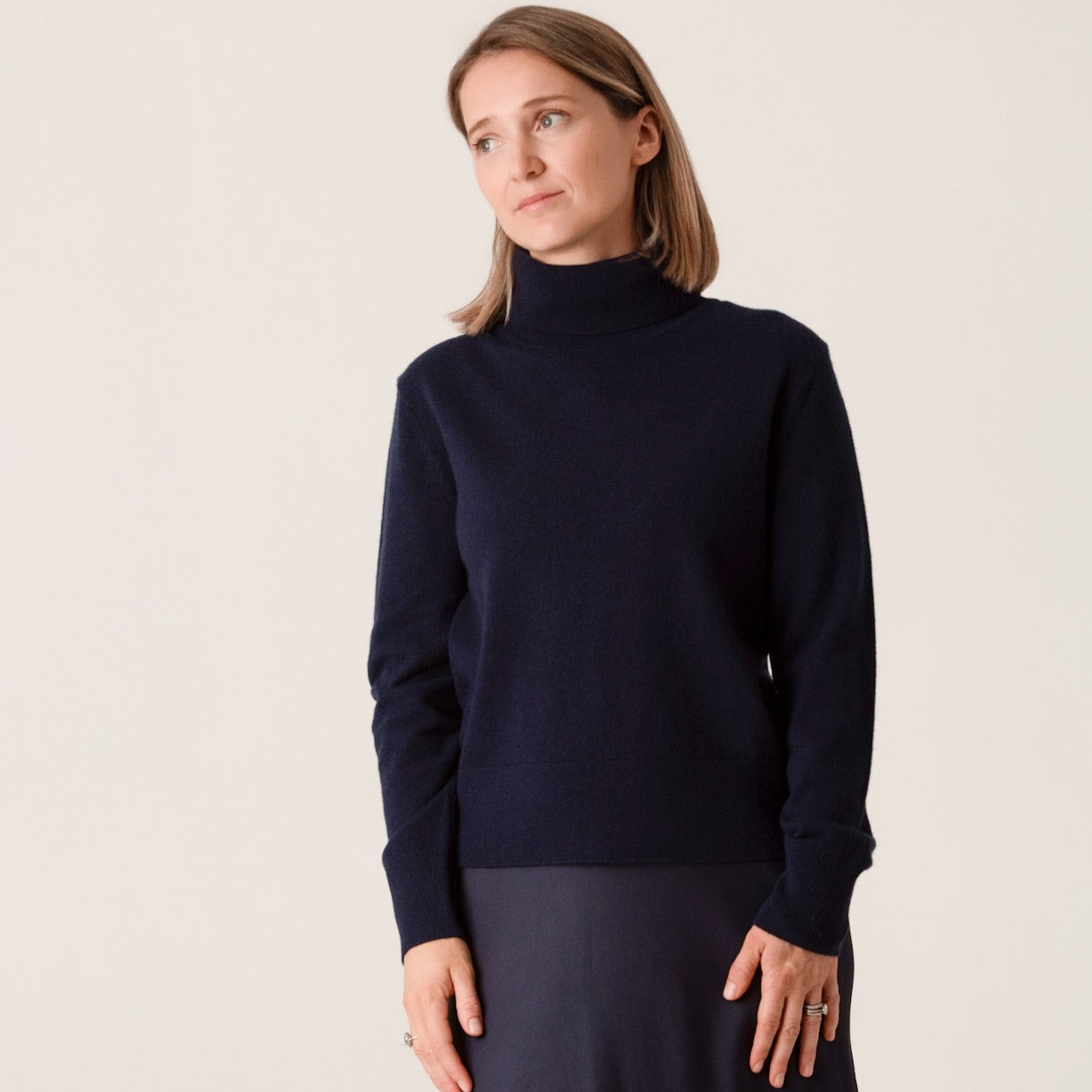 Cropped wool cashmere navy jumper with ribbed roll neck