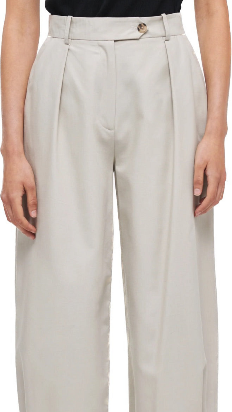 Him Barrel Leg Trousers in Chalk by Aligne