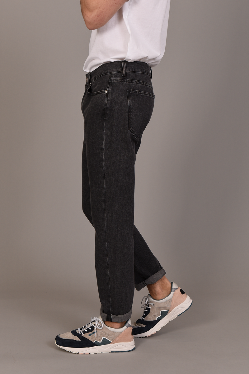 Tapered Jeans in a Black Wash