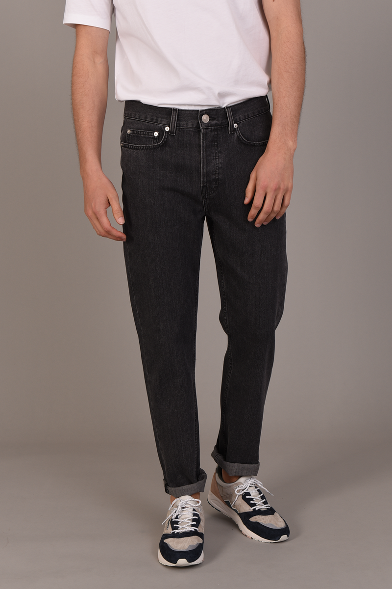 Tapered Jeans in a Black Wash