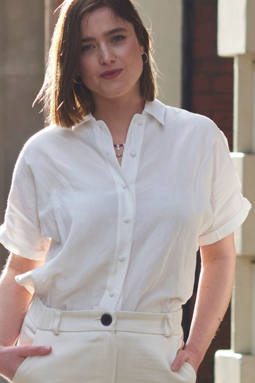 A contemporary take on the classic linen shirt. The short-sleeved shirt design features a relaxed and comfortable fit, with a cross pleat back and flattering dropped hem. Featuring a split side seam, traditional collar, and luxurious covered buttons. This bestselling shirt is a staple for a sustainable, long-lasting wardrobe.