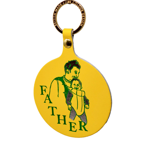 A lovely idea for a new father, a warm design for a key ring of a father and new born baby. Genuine leather key ring with a gold plated ring.  Width: 8.5cm
