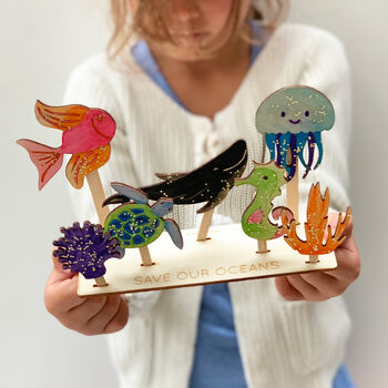 Sea themed play scene kit by Cotton Twist. Enjoy decorating this wooden scene ready to have an under the sea adventure.  The plastic free box contains wooden sea creatures to decorate with water colour pencils and eco glitter glue and a scene to showcase them in. A great way to help keep the message to save our oceans from plastics at the forefront of our minds.